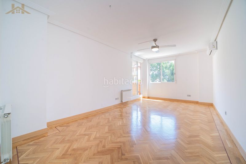 Foto 9f984cc9-d2d0-409b-a19f-28e9708ca2f0. Rent duplex with heating parking pool in Sector B Boadilla del Monte