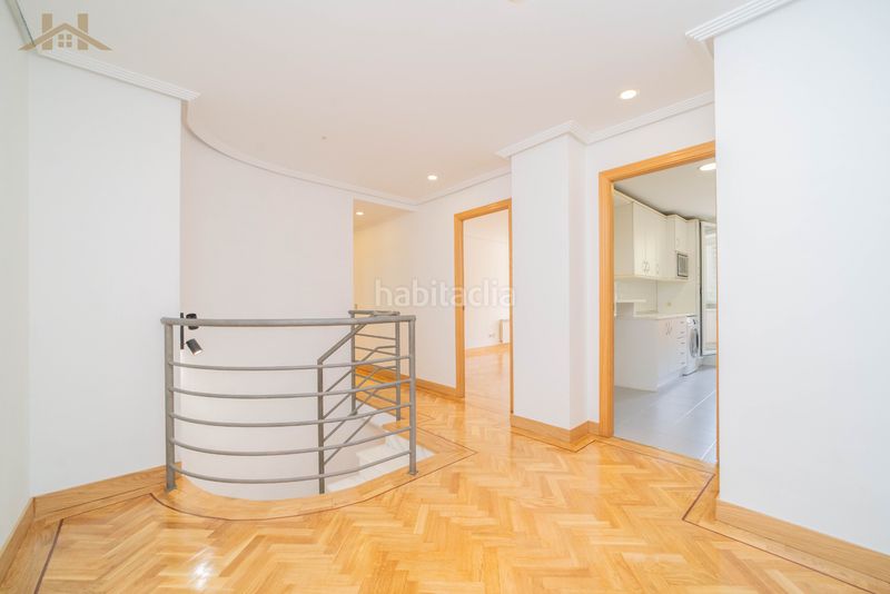 Foto ba22ffd9-6c30-4671-8204-e21c0a727823. Rent duplex with heating parking pool in Sector B Boadilla del Monte