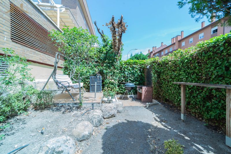 Foto efa63804-186a-4781-b7f9-1338551697ec. Rent duplex with heating parking pool in Sector B Boadilla del Monte