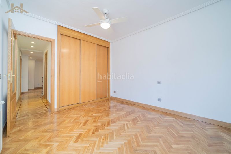 Foto f3c07c6a-b3f9-4993-881d-2f366503900b. Rent duplex with heating parking pool in Sector B Boadilla del Monte