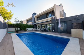 Casa aparellada  Calle cabo de palos. Exclusivo chalet pareado en venta en calle cabo de palos
