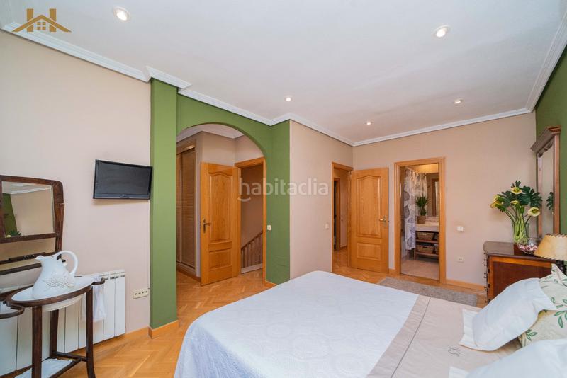 Foto abb7cf15-4a4a-44d9-8cf6-9371f85891ea. Chalet con camino riscaldamento piscina in Sevilla la Nueva