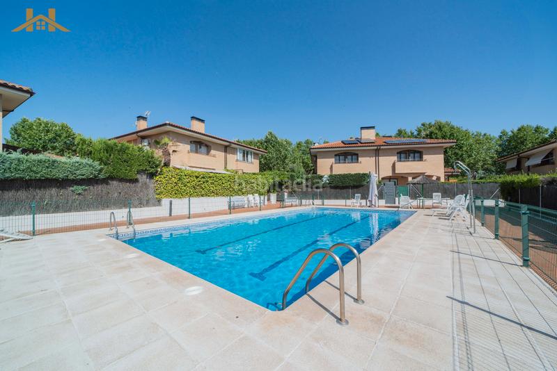 Foto e33be9c7-b81f-41b0-87b3-854a27681834. Chalet con camino riscaldamento piscina in Sevilla la Nueva