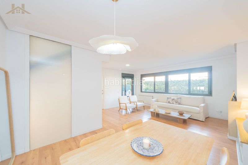 Foto 69643ca4-45f7-4e0c-b9ef-057d5f6e264b. Casa adossada amb xemeneia calefacció aparcament piscina a Villamantilla