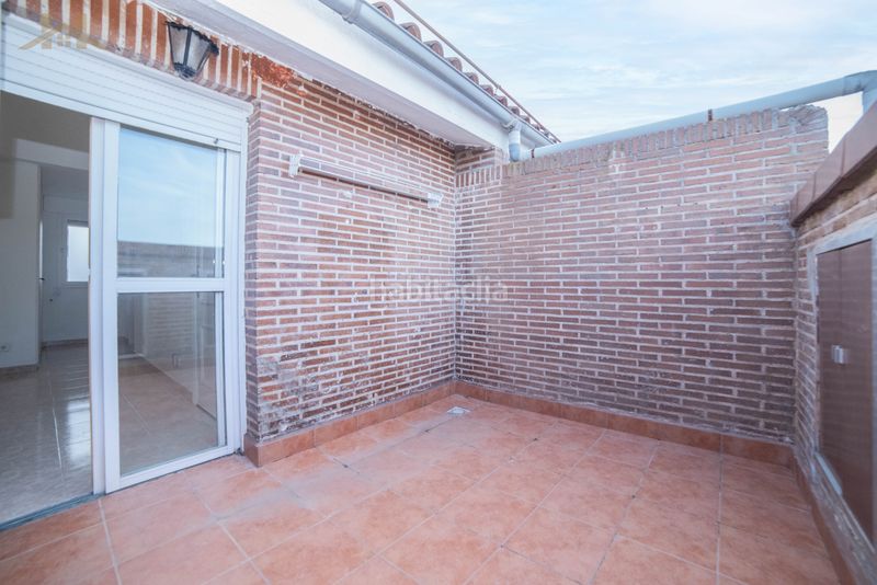 Foto 2cda5b7c-c290-49dc-80e5-a948b1334b4c. Àtic a Sevilla la Nueva