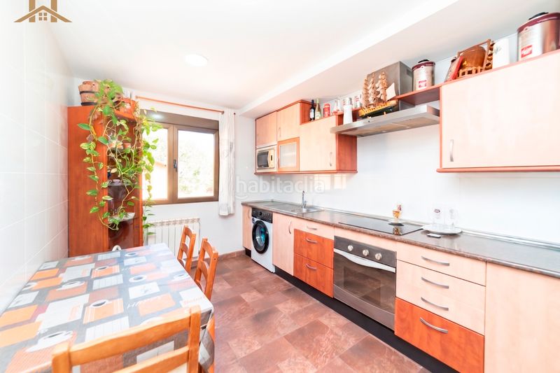Foto d7bce700-8682-4d81-9093-b217bd9dfc9d. Casa adossada a Sevilla la Nueva