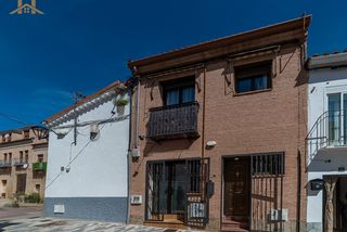 Maison jumelée à Sevilla la Nueva. Asa / chalet adosado en venta en calle baena , sevilla la nueva