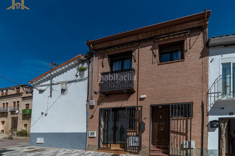 Foto ef2004dd-dcbe-4e54-8b5e-e50eab282565. Casa adossada a Sevilla la Nueva