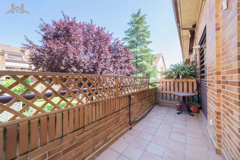 Foto 4f6e3dfc-882e-479c-b405-52618089cb7a. Dúplex amb calefacció piscina a Sevilla la Nueva