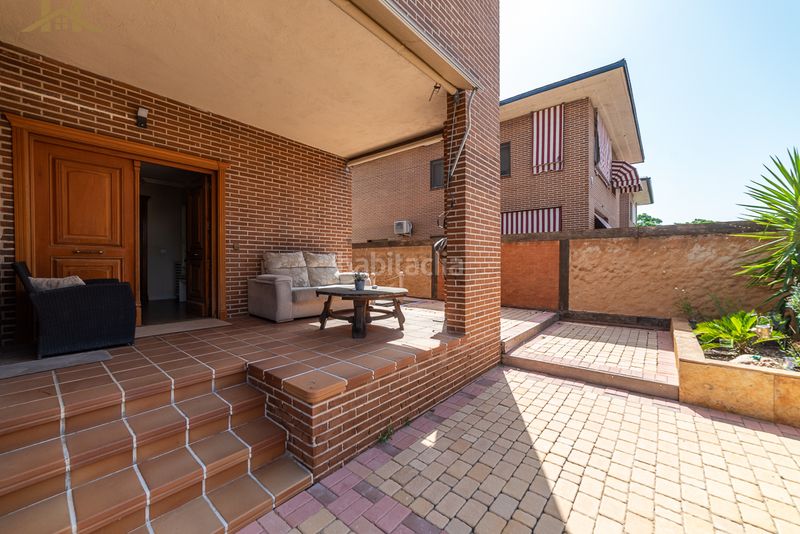 Foto 3bede528-5b23-4871-bd4b-400a67f141de. Casa aparellada amb piscina a Brunete