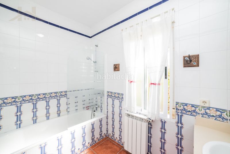 Foto 54191e63-7b0b-40de-a27e-d099718c45c6. Xalet amb calefacció piscina a Sevilla la Nueva
