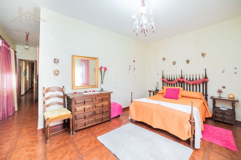 Foto 57bda2a8-bbd3-4459-93ea-98823a2c0879. Xalet amb calefacció piscina a Sevilla la Nueva