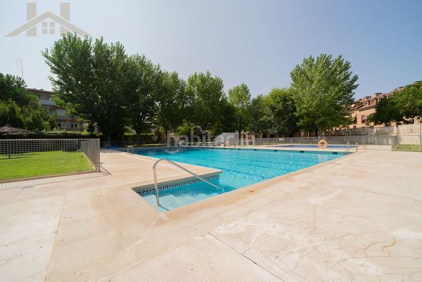 Foto c12431e6-b646-4440-b0e0-68ec5f9da120. Pis amb calefacció aparcament piscina a Sevilla la Nueva