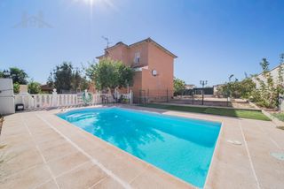 Chalet in Villamantilla. Maravilloso chalet independiente con gran parcela, piscina y gar