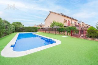 Chalet  Calle herminio menéndez. Casa / chalet pareado en venta en calle herminio menéndez brunet