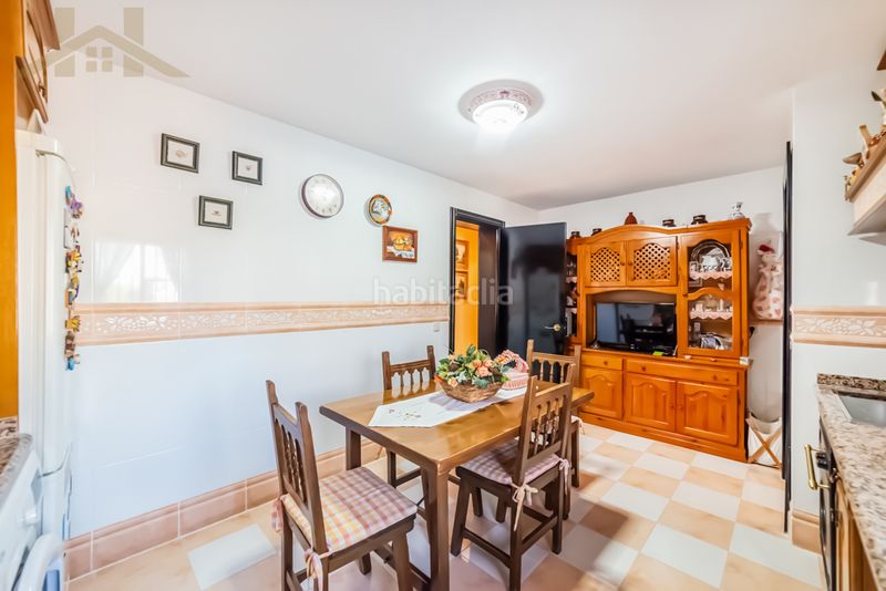 Foto beaff8d6-1784-4819-8c70-420f7175864b. Chalet with fireplace heating parking pool in Brunete