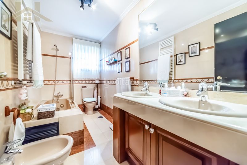 Foto d5673ab9-52c6-4f91-8673-0704cf11804a. Chalet with fireplace heating parking pool in Brunete
