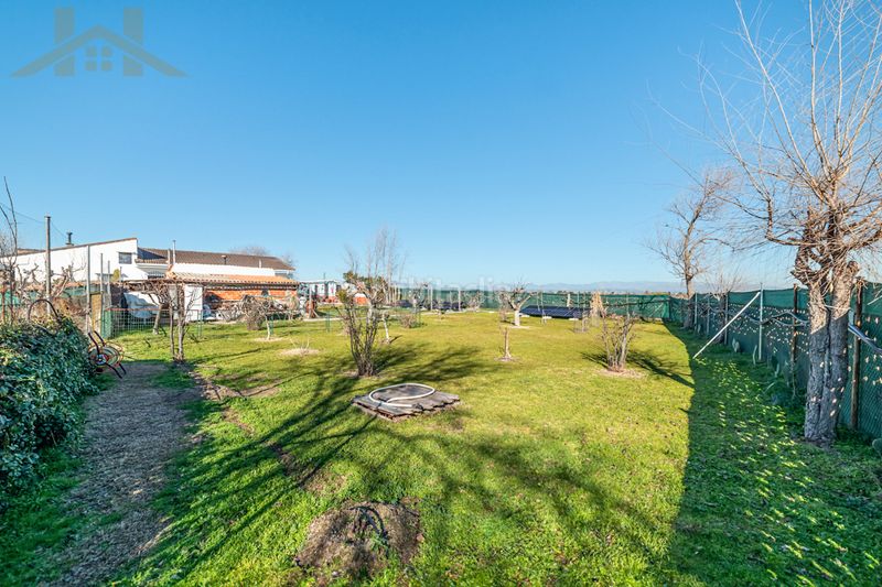 Foto dbb9e622-b3e6-4dcf-a704-d083e989d2dc. Chalet with fireplace heating parking pool in Brunete