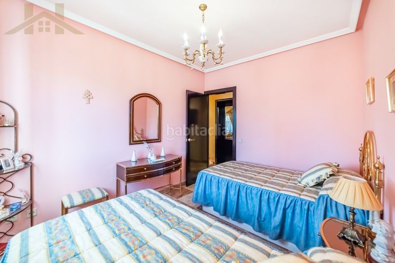 Foto fdb0d889-bc98-4e61-ac02-d206fba9fc7a. Chalet with fireplace heating parking pool in Brunete