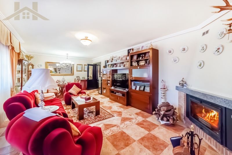 Foto 4f44a8d2-4409-4fd0-a1ae-644d5221a41b. Chalet avec cheminée chauffage parking piscine dans Brunete