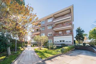 Pis  Calle rotonda. Espectacular piso en urbanización privada