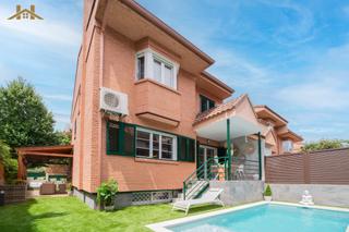 Towny house en Calle doctor fleming 9. Espectacular chale pareado en el centro del municipio