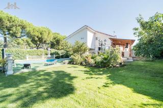 Chalet  Calle de asturias. Espectacular  chalet independiente