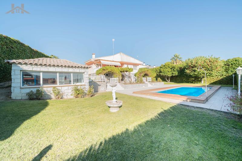 Foto bf94d0c5-e71f-49ab-b65b-e7c39814a7e2. Xalet amb xemeneia aparcament piscina a Castillo-Campodón Villaviciosa de Odón