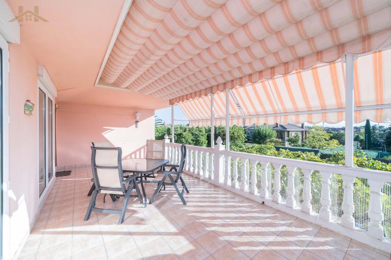 Foto f9e29036-72a6-49b8-a984-f4a4686ae4dd. Xalet amb xemeneia aparcament piscina a Castillo-Campodón Villaviciosa de Odón