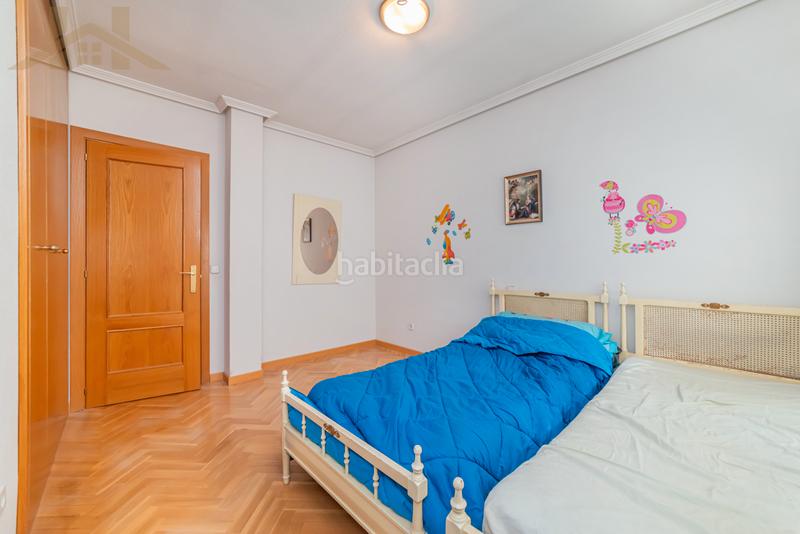 Foto 0241f81e-9e27-4b97-a7aa-b4c552dd8d4c. Casa aparellada amb calefacció a Centro Villaviciosa de Odón