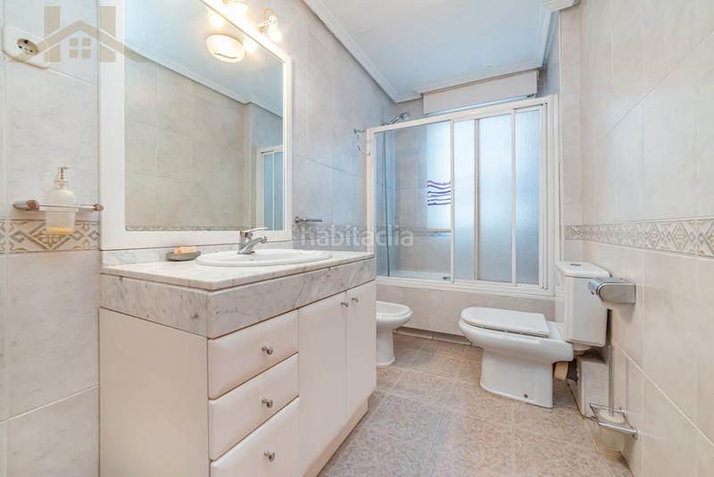 Foto 2ca225d2-d3c2-4ce2-8e11-9c6d823c3734. Casa aparellada amb calefacció a Centro Villaviciosa de Odón