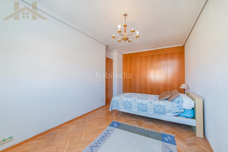 Foto 38f10595-646a-432a-9d1c-bb2db11b663f. Casa aparellada amb calefacció a Centro Villaviciosa de Odón