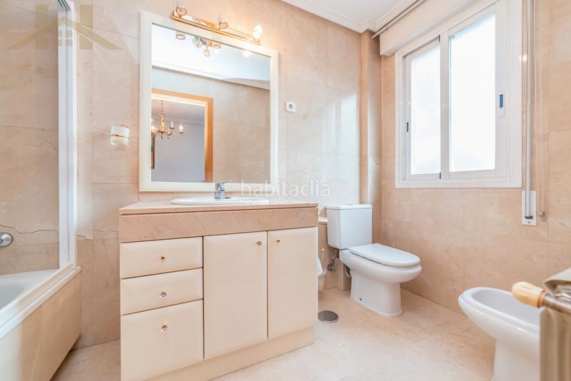 Foto 507b9fa7-0031-4fd9-b5e2-a6cfb4cb8cbd. Casa aparellada amb calefacció a Centro Villaviciosa de Odón