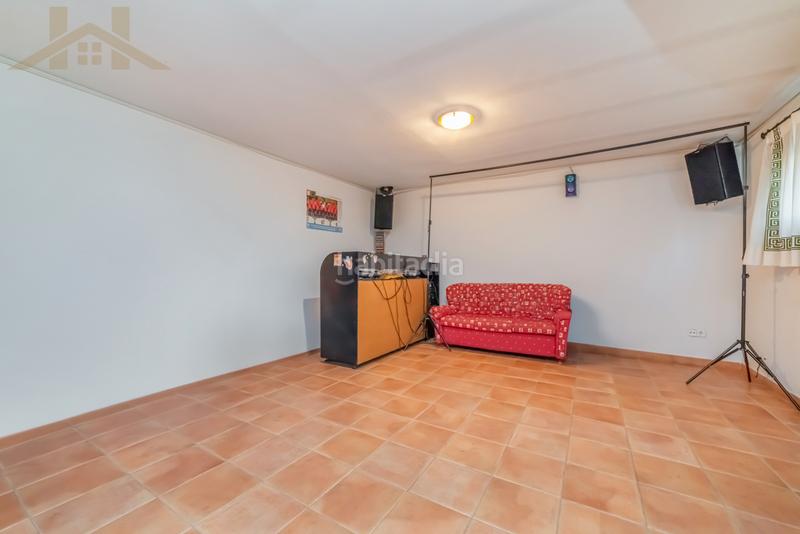 Foto 5c6aace1-e2a8-4b36-8c42-e846fb01daa1. Casa aparellada amb calefacció a Centro Villaviciosa de Odón