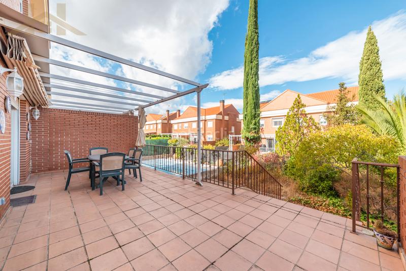 Foto 5fe5ceaa-eb91-435d-9558-2ce754c188c3. Casa aparellada amb calefacció a Centro Villaviciosa de Odón