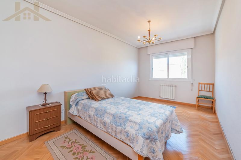 Foto bf5dd4ad-2fda-457c-b3d8-930a634f6562. Casa aparellada amb calefacció a Centro Villaviciosa de Odón