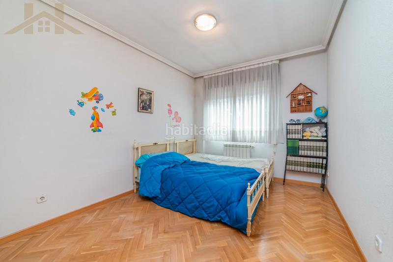 Foto f950aa18-18e3-4dd1-86de-755c035cdee2. Casa aparellada amb calefacció a Centro Villaviciosa de Odón