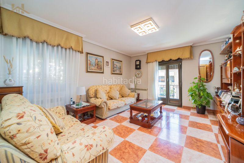 Foto 0837e5c3-bba1-4f44-b5b2-7428a484d0db. Casa adosada espectacular edificio de tres plantas en el Centro en Villaviciosa de Odón