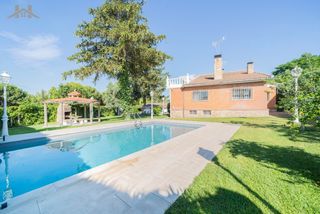 Chalet  Calle del prado. Espectacular chalet independiente con cuatro habitaciones en pla