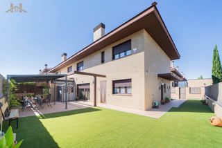 Casa aparellada  Calle de alemania. Espectacular  chalet pareado en villaviciosa de odon