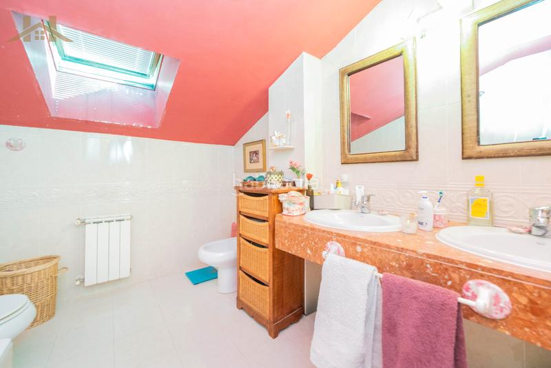 Foto 2d7abd8e-b92c-403f-9e88-e3b8ddd2280e. Casa adossada amb aparcament piscina a Parquelagos-Puente Nuevo Galapagar