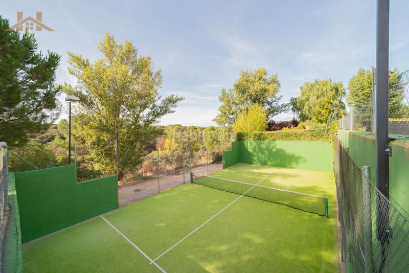 Foto c242aafe-7ca8-4baf-ba52-890c7b57acd9. Casa adossada amb aparcament piscina a Parquelagos-Puente Nuevo Galapagar