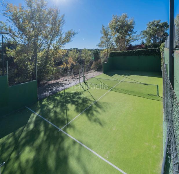 Foto b120516f-c08a-48a2-9283-456643489051. Casa a schiera con camino riscaldamento parcheggio piscina in Galapagar