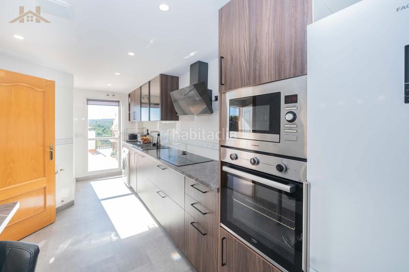 Foto de579037-4588-4202-afa0-d4c569663b51. Casa a schiera con camino riscaldamento parcheggio piscina in Galapagar