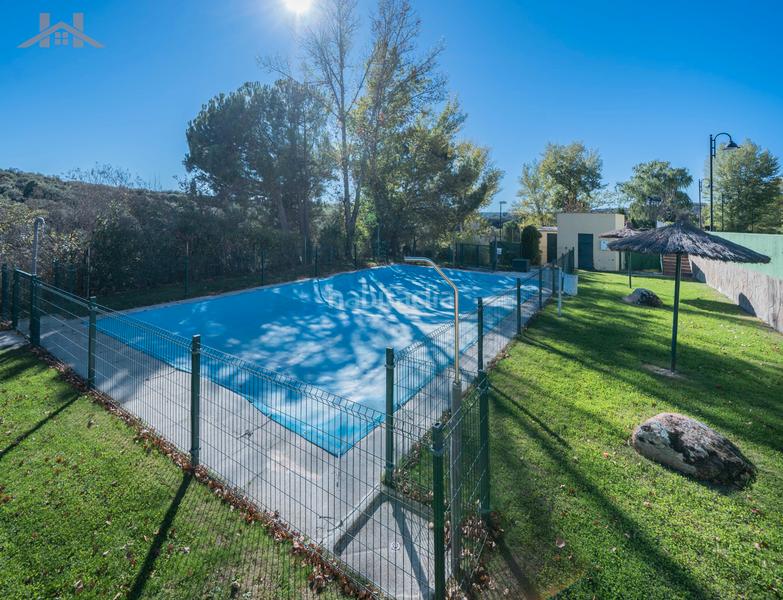 Foto ea5a31a4-864a-4b75-b6bb-872d4a1f6740. Casa a schiera con camino riscaldamento parcheggio piscina in Galapagar