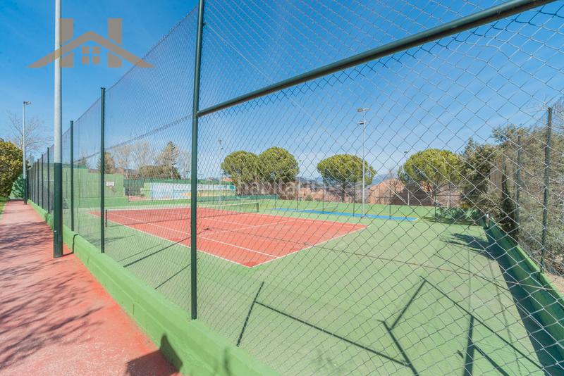 Foto 0f743ef6-fc30-4eac-8b83-26753d21d324. Casa adosada agencia inmobiliaria zona oficina hogares : en venta: espectacular adosado en la mejor zona de gal en Galapagar