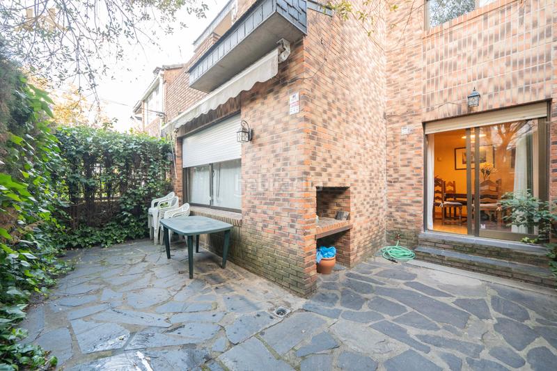 Foto b81bd8c9-0aa5-481d-b42e-a277fc0e7275. Casa adosada agencia inmobiliaria zona oficina hogares : en venta: espectacular adosado en la mejor zona de gal en Galapagar