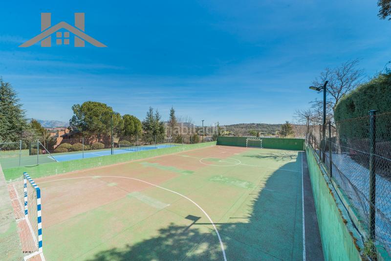 Foto cc6eb4bf-6624-4521-a505-ee738c4de8d3. Casa adosada agencia inmobiliaria zona oficina hogares : en venta: espectacular adosado en la mejor zona de gal en Galapagar