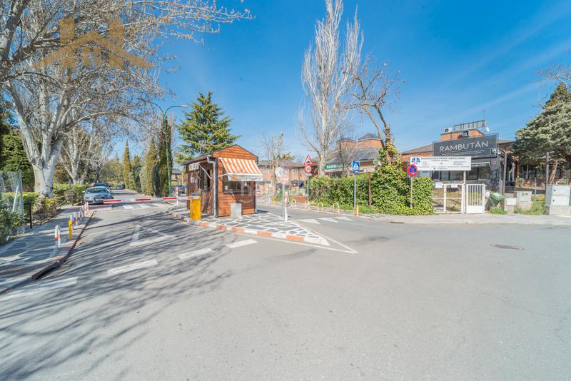 Foto df0d0fdd-9f76-4892-a581-eeb90322820d. Casa adosada agencia inmobiliaria zona oficina hogares : en venta: espectacular adosado en la mejor zona de gal en Galapagar