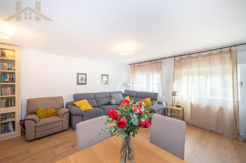 Foto 2503e3ee-30df-4848-9848-9f8a80adc3b6. Casa adosada chalet adosado en venta en calle guindal en Colmenarejo